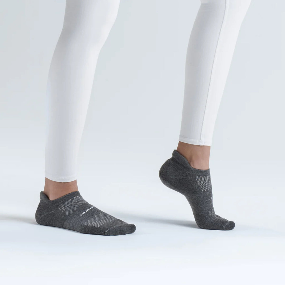 HighPerformance Ultra Light NoShow Tab Socks Feetures