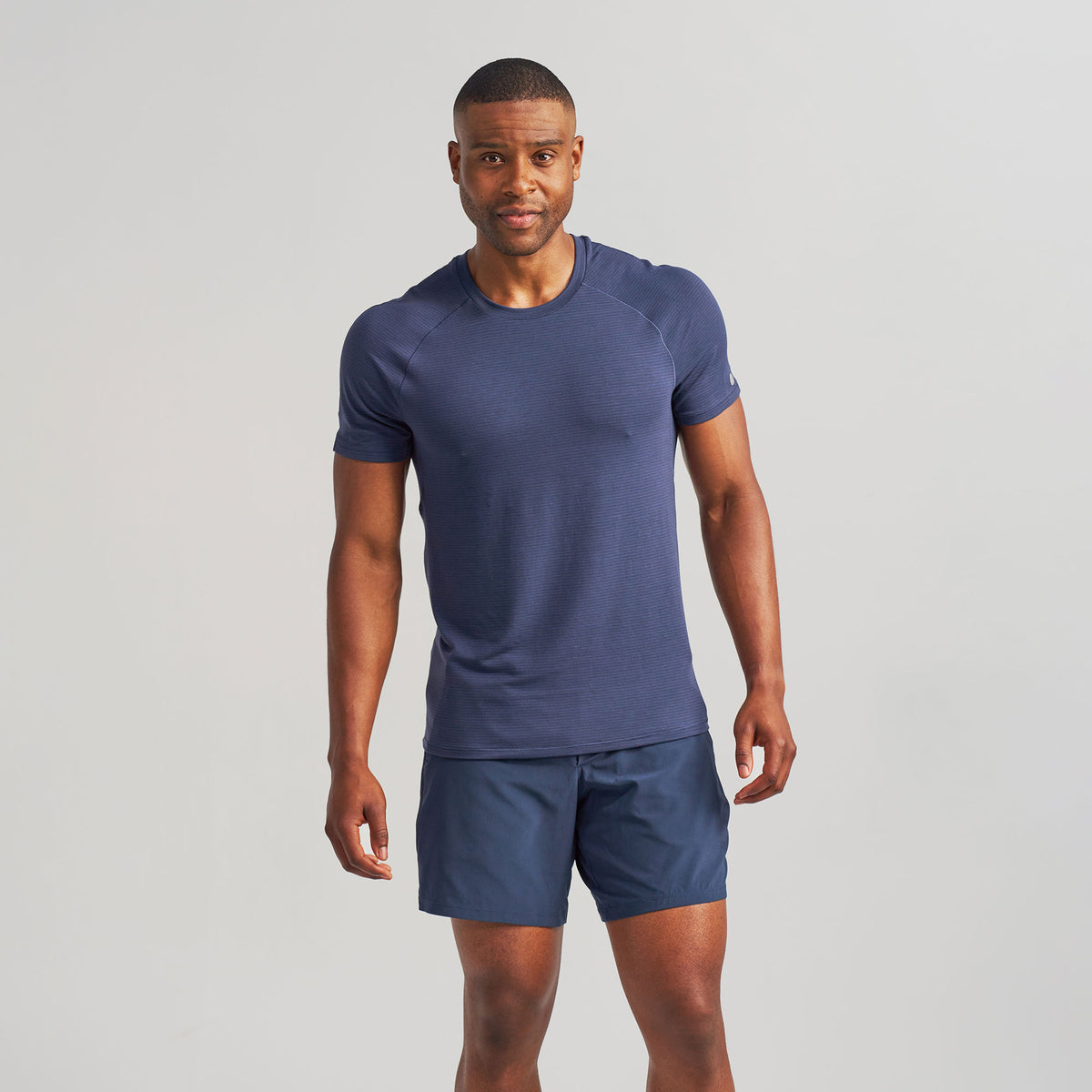 Men’s Stride Flex Performance Tee - Navy | model: Jalen - Wearing Size Medium - Waist 32 Inseam 33 Chest 40